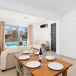 Coral Bay 4 *