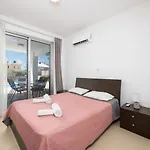 Coral Bay 4 *