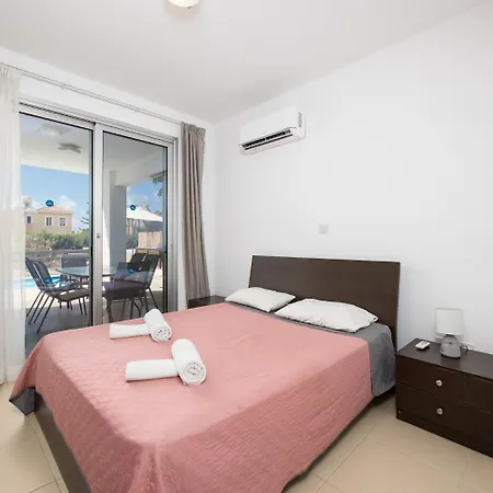 Coral Bay 4 *