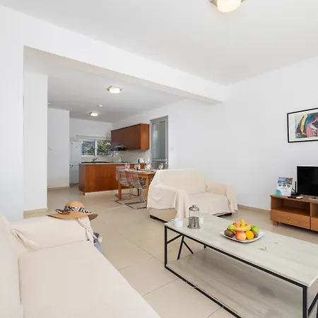 Coral Bay 4 *